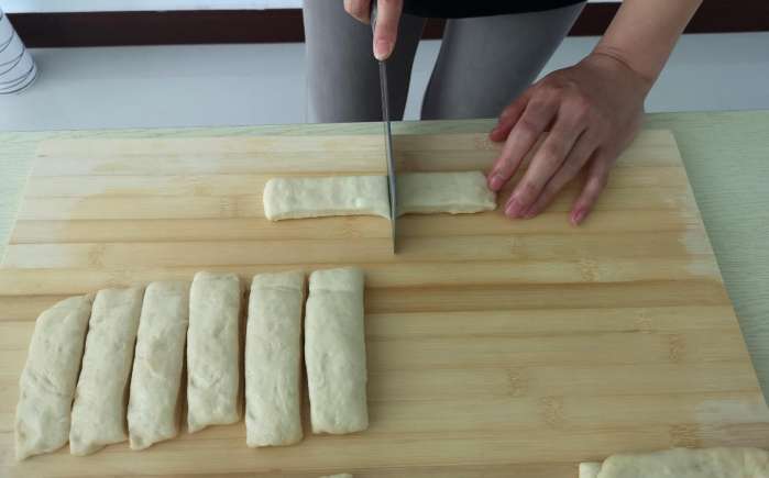 1碗面粉1个鸡蛋教你制作空心油条,1碗面粉2个鸡蛋教你做香甜酥脆