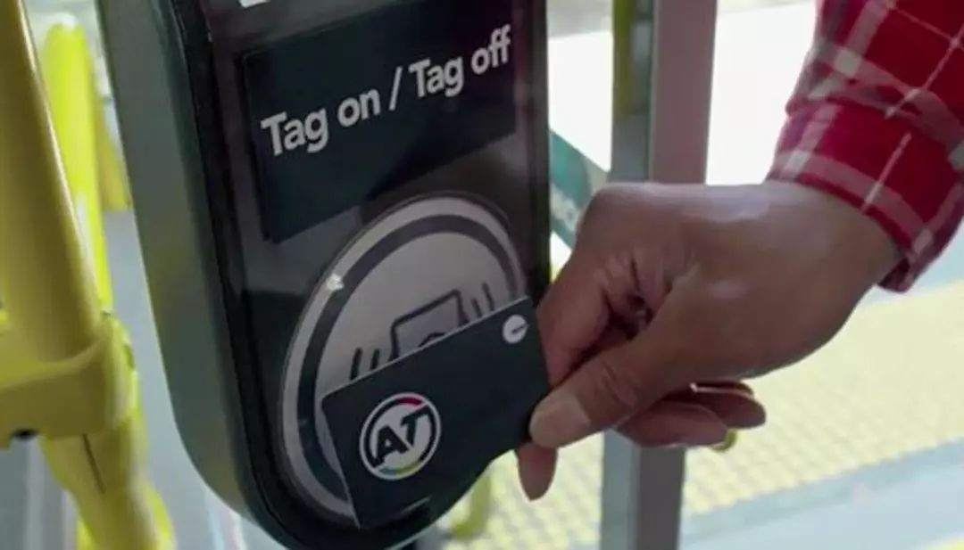 LV天价请法师做法;奥克兰最脏餐厅公布;NZ女子获赔$2030万只因……