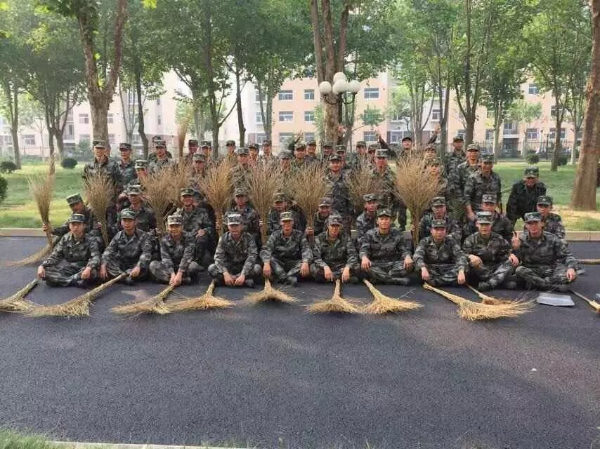 新兵连苦还是老兵连苦,新兵连女兵训练到底有多苦