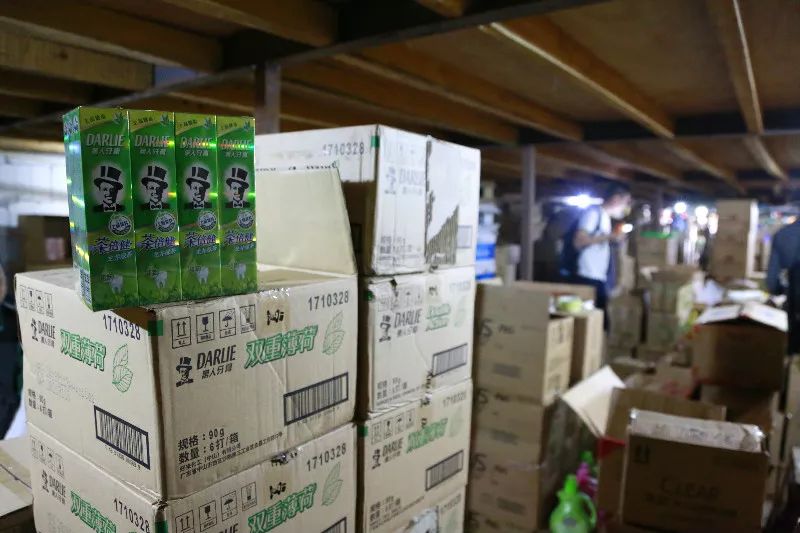 你的海飞丝、飘柔、云南白药在哪里买的?杭州警方近日查获8万余件假货!