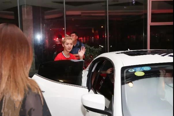 鹿晗同台黄子韬,鹿晗中韩足球明星赛