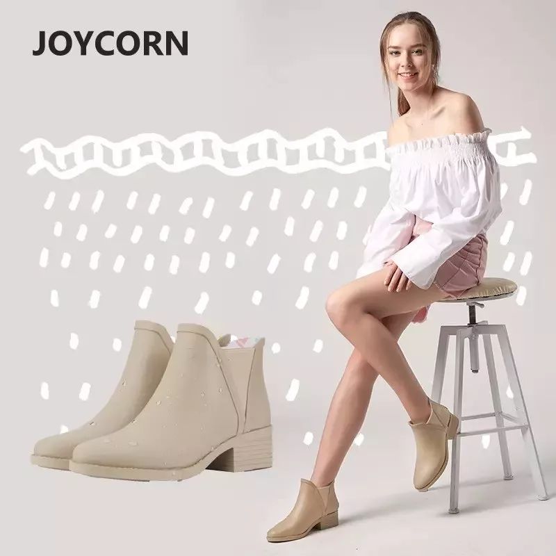 穿上雨鞋,下雨天穿雨鞋防水又好看时尚