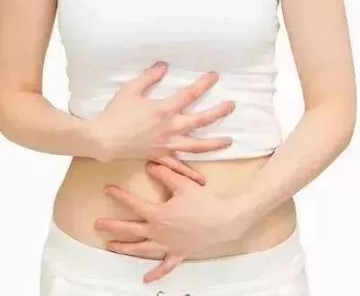 这种茶少喝！女子为治便秘连喝3年，大肠内壁全变黑了……