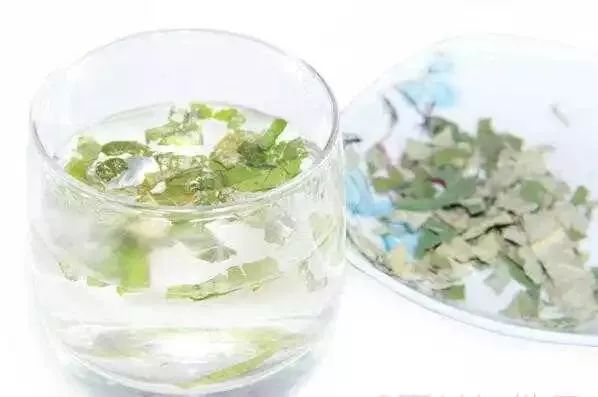 这种茶少喝！女子为治便秘连喝3年，大肠内壁全变黑了……