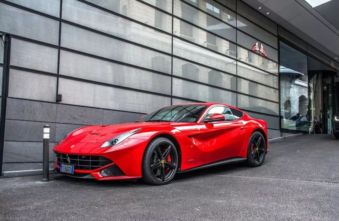 DC故事图鉴｜90后也油腻了？法拉利车主要不要了解一下