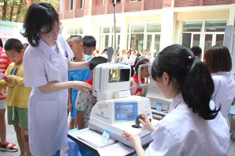 沙河新建眼科医院公益爱眼日,医院举行全国爱眼日公益活动