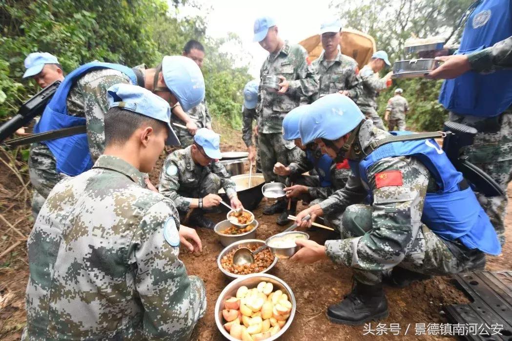 中国军人在危险面前从不退缩,在危险面前中国军人无所畏惧