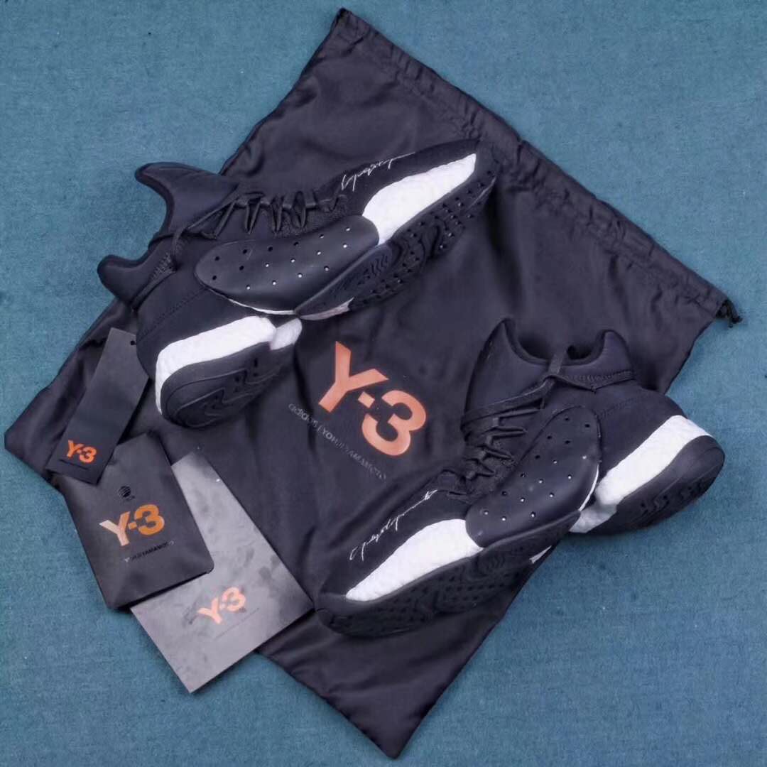 adidasy-3带来全新鞋型未来感十足 (阿迪达斯官网adidascourtvision3)