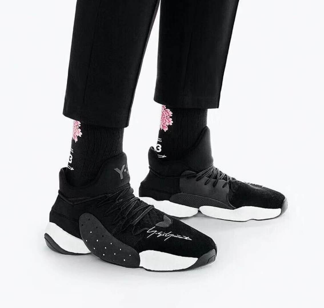 adidasy-3带来全新鞋型未来感十足 (阿迪达斯官网adidascourtvision3)