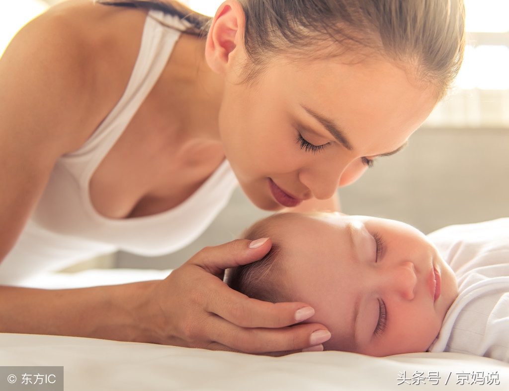 宝宝睡觉满头大汗怎么回事,宝宝睡觉满头大汗是怎么回事