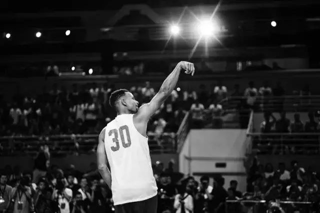 郑州80后插画师笔下的库里，也许有总决赛之后他想要的生活