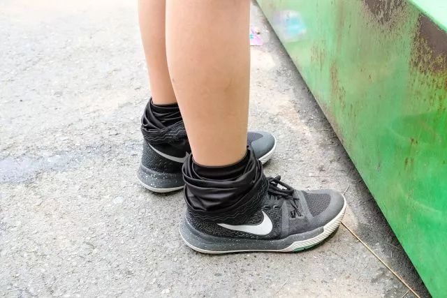 最烈青春丨这个拿10年单身换aj1的00后，比易烊千玺还酷