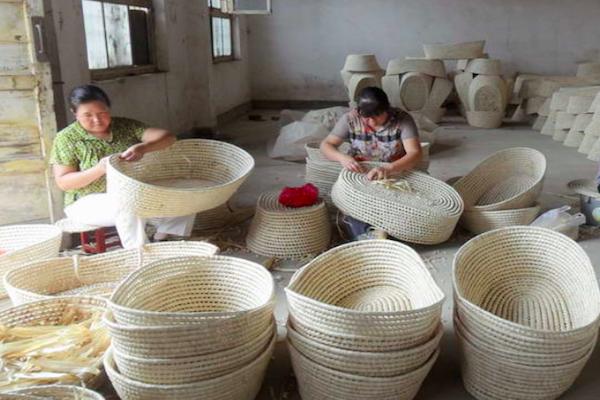 农村里用秸秆杂草编出来的宝贝，许多地方快失传了的老手艺