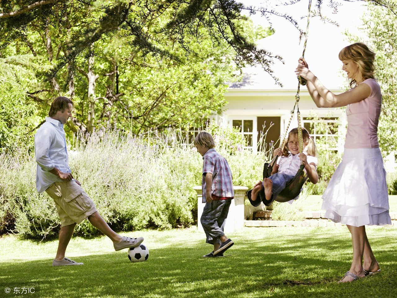 小孩头发秃了一圈,宝宝头后面头发秃了一圈