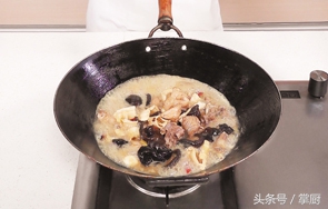 正宗的黄焖鸡做法,软嫩多汁,完爆各种姓氏黄焖鸡