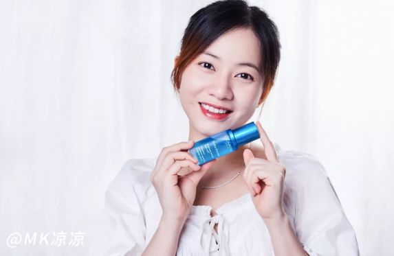 大码穿搭上身胖180斤,胖mm短裙怎么穿