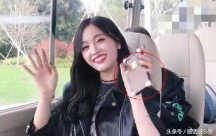 开300万的车,背20万的包,袜子都要1600块,101的姑娘们真有钱啊