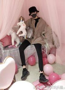 开300万的车,背20万的包,袜子都要1600块,101的姑娘们真有钱啊