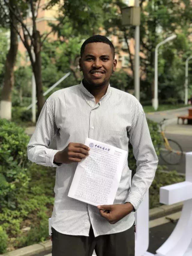 国外学生挑战中国高考试卷,外国友人挑战中国高考题