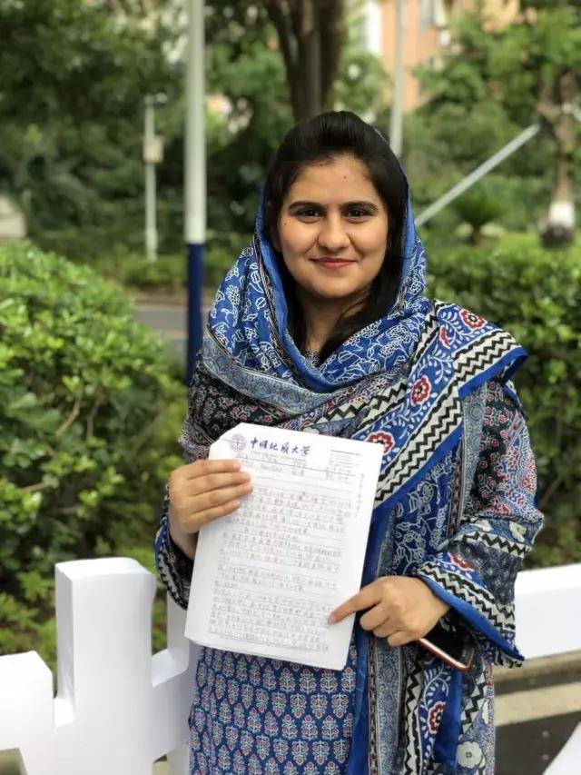 国外学生挑战中国高考试卷,外国友人挑战中国高考题