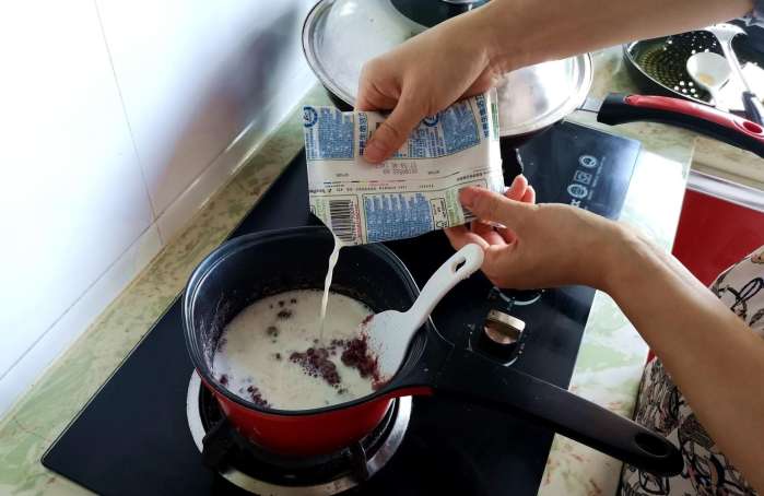 自制营养雪糕棒给小孩吃超级放心,如何用矿泉水瓶自制雪糕模具教程