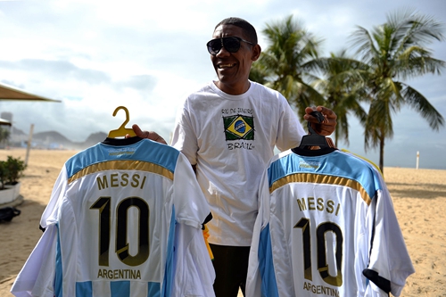 一分钟趣读冰岛队让*榴弹手**再飞一会……