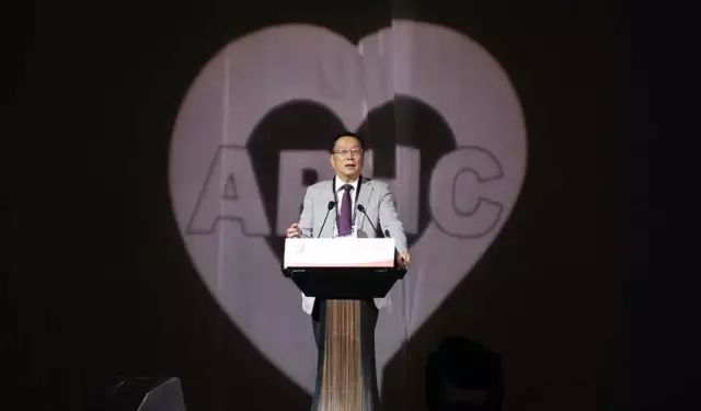 健康行走日,健康人每天走10公里伤膝盖吗