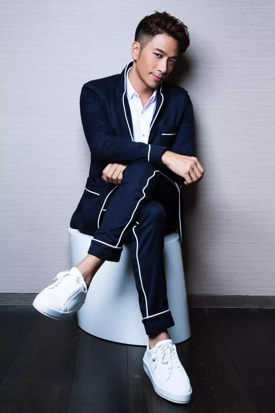 人气王吴卓羲携全城独家世界杯版潮熊Qee空降天汇广场igc！