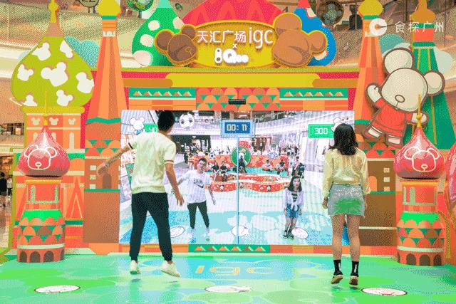 人气王吴卓羲携全城独家世界杯版潮熊Qee空降天汇广场igc！