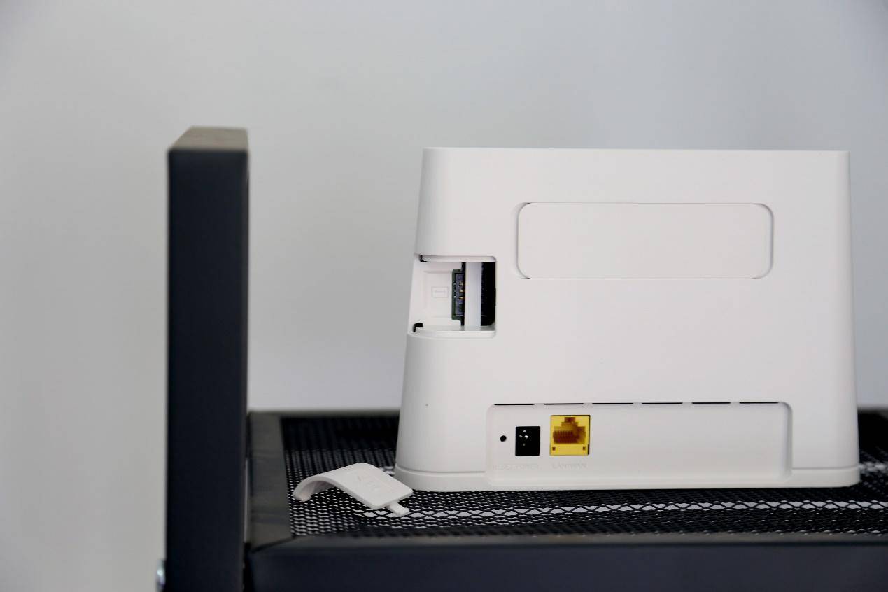 华为路由器卧室没信号有预留网口,租房没有无线网用什么合适