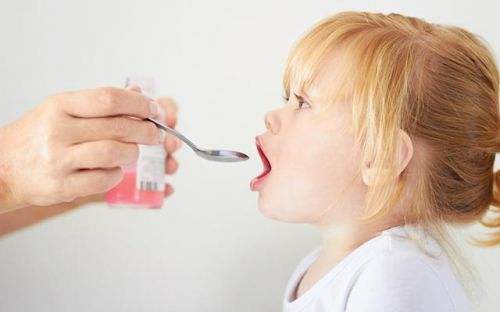 宝宝一发烧就喝红药水？退烧药你用对了吗？