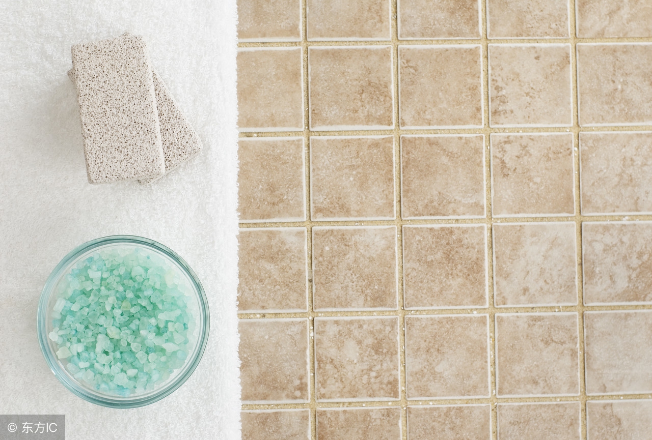 装修墙上刷完漆出现锈点怎么处理,墙上胶印怎么去除干净小妙招