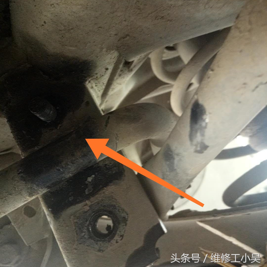 奔腾b50底盘咯噔咯噔响什么原因,奔腾b50底盘咯噔响是什么毛病