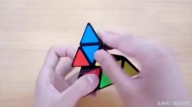 金字塔魔方还原教程的最后一步 (怎样还原2阶金字塔魔方视频教程)
