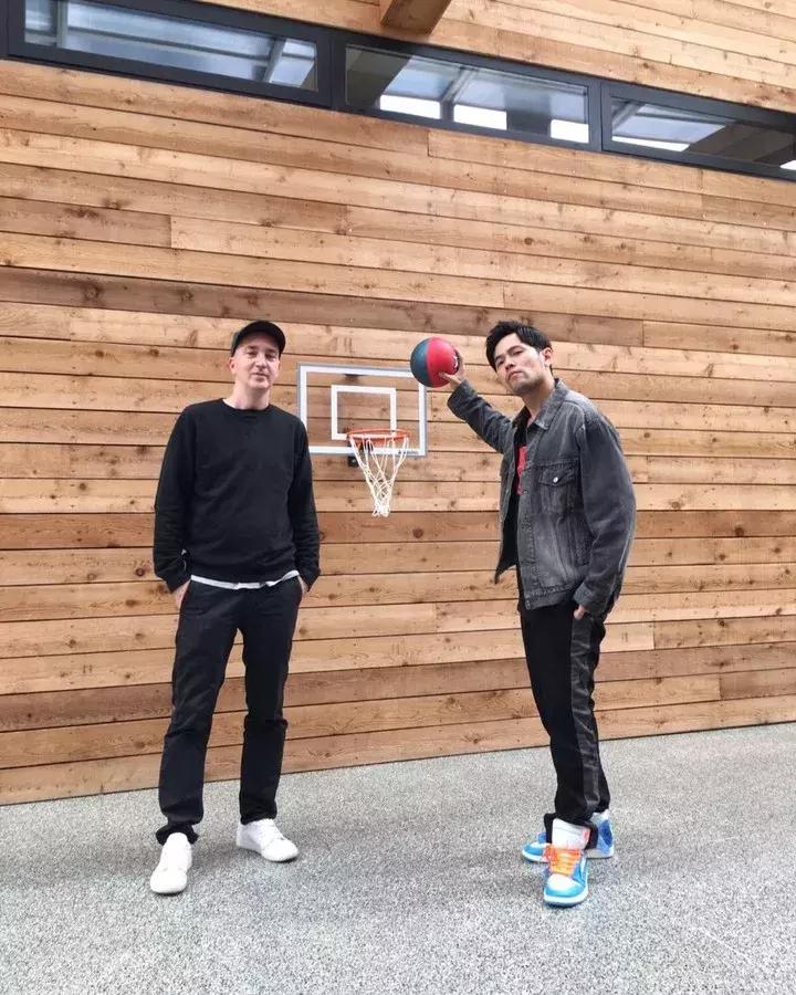 潮龖｜OWxAJ1UNC开售！先看周董、justin上脚炸不炸