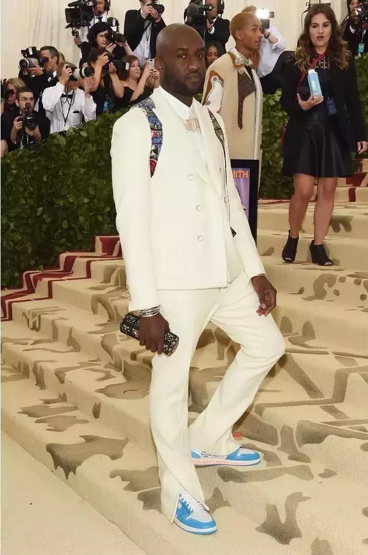 潮龖｜OWxAJ1UNC开售！先看周董、justin上脚炸不炸