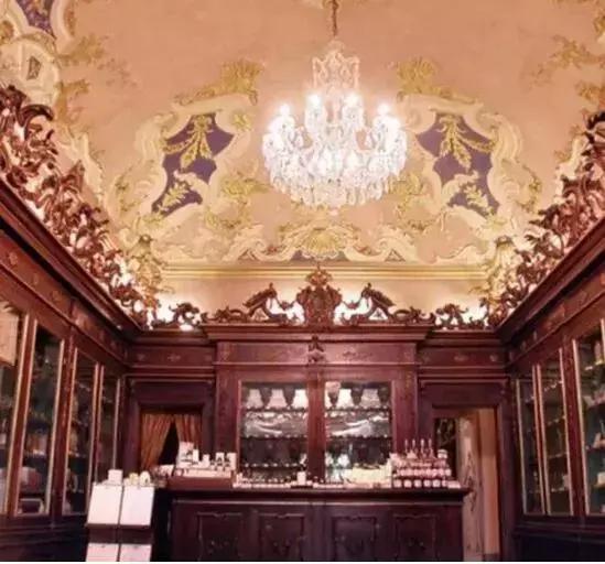 这次才是最性感的用香法，不止香调分析、喷香位置那么简单