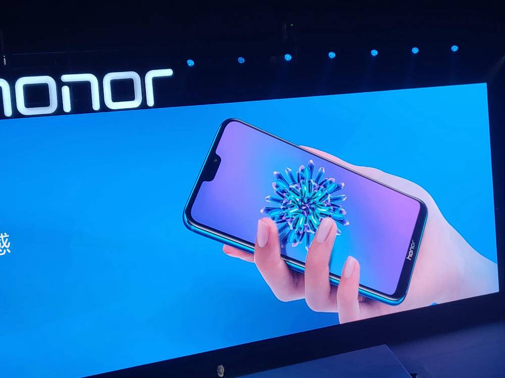 荣耀play6+128麒麟970游戏测试,荣耀play2023年发新机了吗