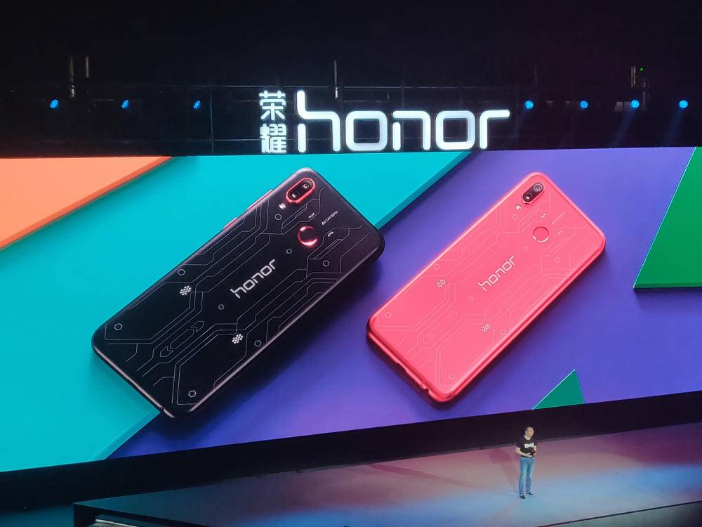 荣耀play6+128麒麟970游戏测试,荣耀play2023年发新机了吗