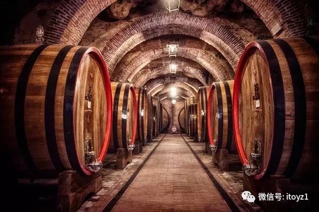 勃艮第红可以和复古美式搭吗,勃艮第红在中国是什么颜色
