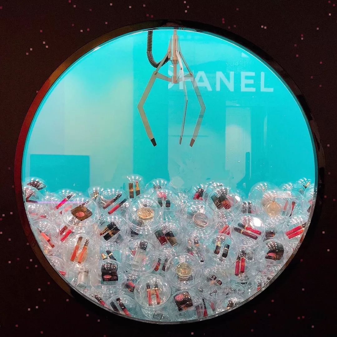 新发现！除了机场，又一个与偶像「假装偶遇」的地方！