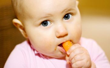 宝宝吃饭不嚼怎么办不会说话,宝宝不肯咀嚼吞咽怎么办