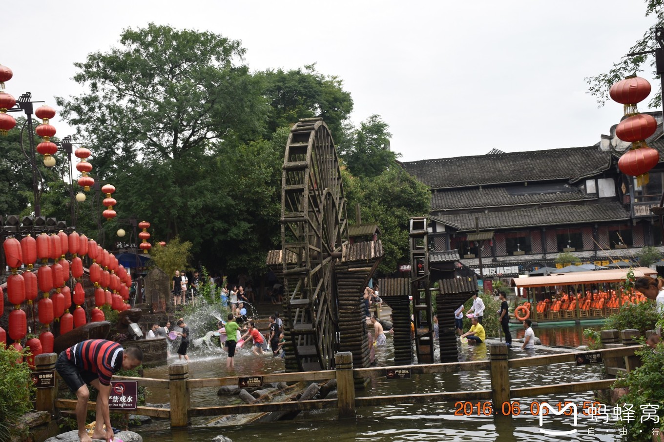 成都郊外的黄龙溪古镇，的确是一个耍水嘻嘻放松的好地方
