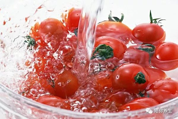 空腹或生吃西红柿,真的会影响健康吗?