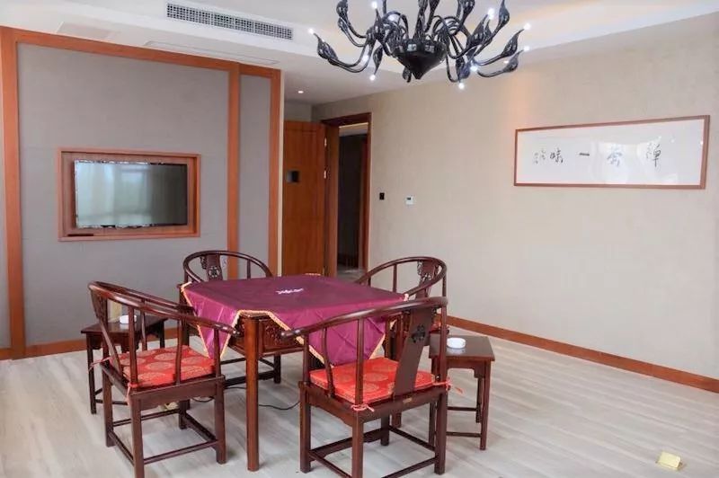 避暑耍水爽一夏!低至4折≈258元抢街子古镇艺家精品酒店住宿一晚!双早+游泳+逛古镇……屋里搓麻~山涧耍水~全家游~凉快的很!