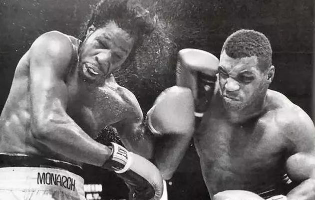 拳王泰森最暴力的五大击倒场面,泰森当年街头格斗真实视频