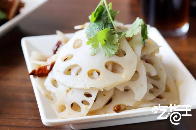 这家餐厅怎么做的如此火爆,这家餐厅的菜品丰富多样