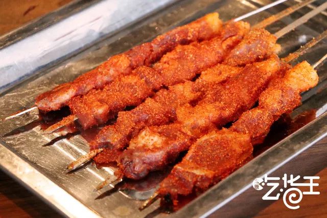 这家餐厅怎么做的如此火爆,这家餐厅的菜品丰富多样