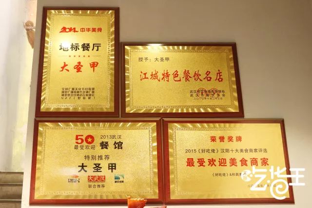 这家餐厅怎么做的如此火爆,这家餐厅的菜品丰富多样