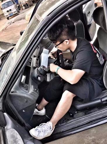 三千报废场里收尼桑A31,大神翻新帅到炸,技术帝化腐朽为神奇